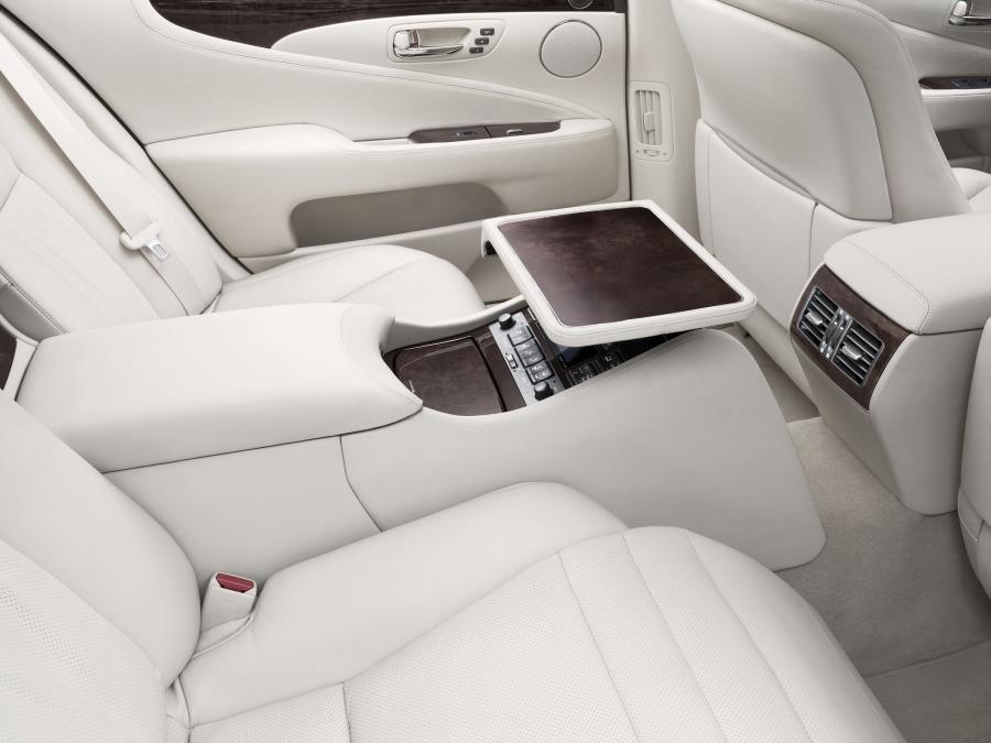  Lexus LS600h L 2007 года  (фото 42 из 224)